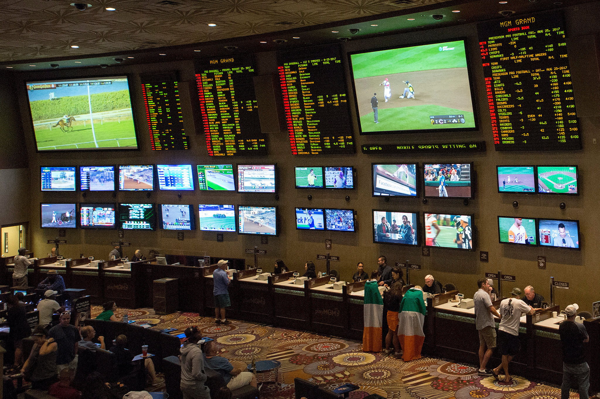 Betting sports online casinos difference between